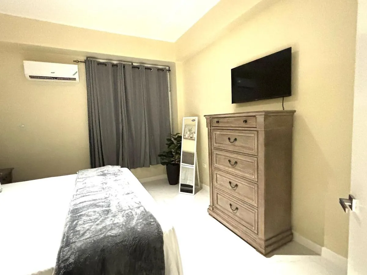 One Bedroom City Apartment With Pool Kingston