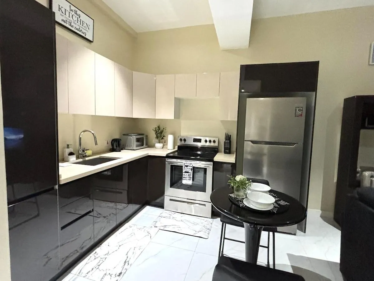 One Bedroom City Apartment With Pool Kingston
