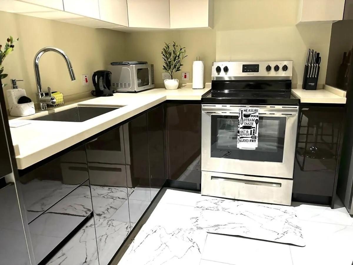 One Bedroom City Apartment With Pool Kingston 0*,